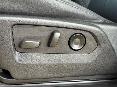 Used 2024 Chevrolet Suburban Z71 w/ Luxury Package image 18