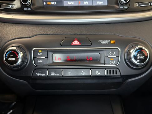 Used 2019 Kia Sorento FWD V6 image 26