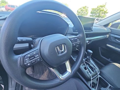Used 2024 Honda CR-V LX image 7