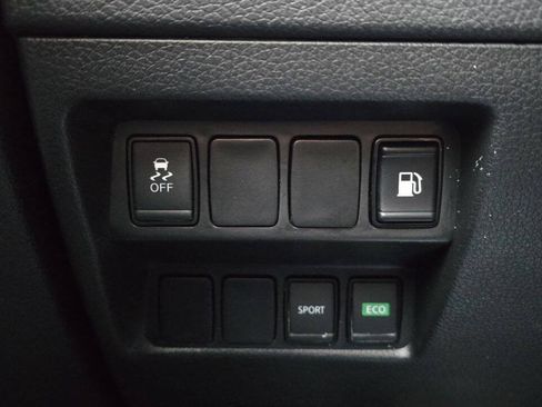 Used 2018 Nissan Rogue SV FWD image 26