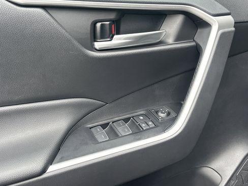 Used 2025 Toyota RAV4 XLE w/ Convenience Package FWD image 12
