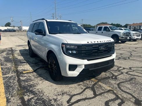 Used 2025 Ford Expedition Platinum w/ Stealth Appearance Package AWD/4WD image 5