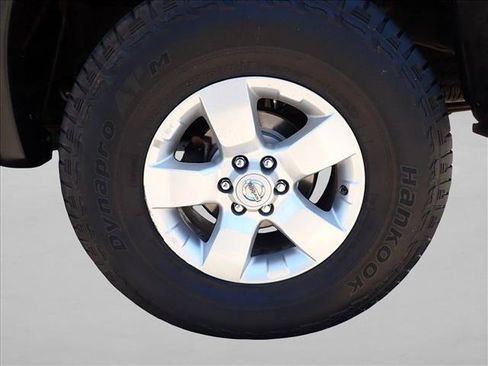 Used 2013 Nissan Frontier SV AWD/4WD image 7