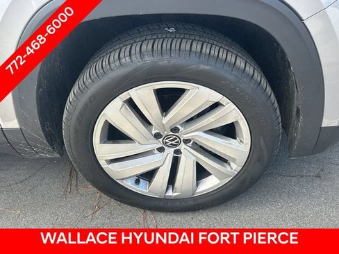 Used 2020 Volkswagen Atlas Cross Sport SE w/ Panoramic Sunroof Package FWD image 3