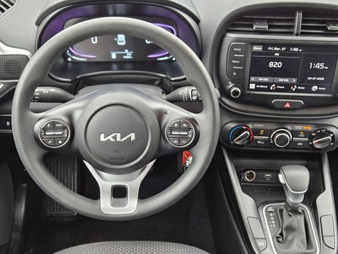 Certified 2025 Kia Soul LX w/ LX Technology Package FWD image 10