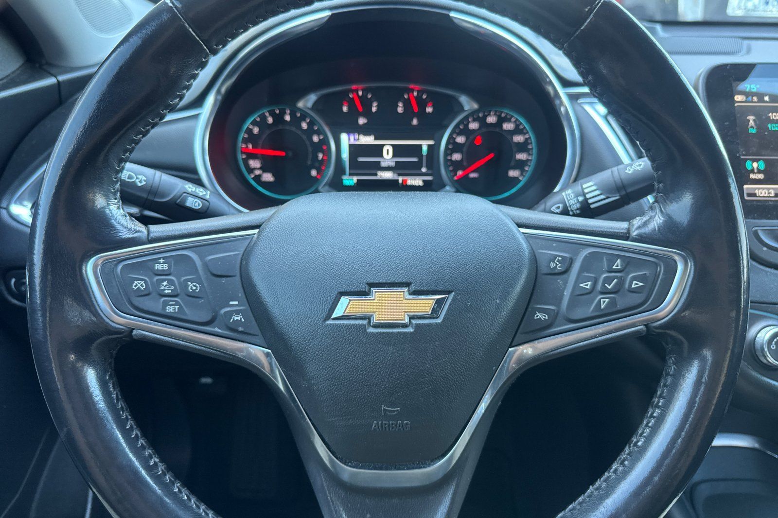 Used 2018 Chevrolet Malibu LT w/ Leather Package FWD image 34