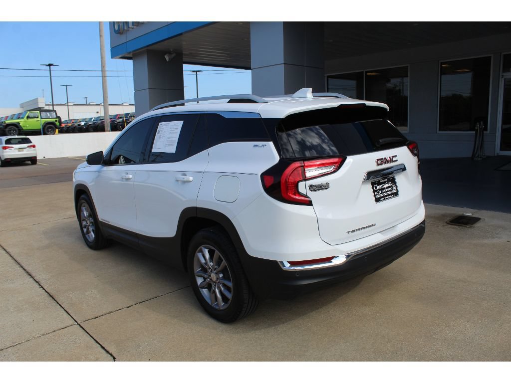 Used 2022 GMC Terrain SLT w/ Infotainment Package II FWD image 7