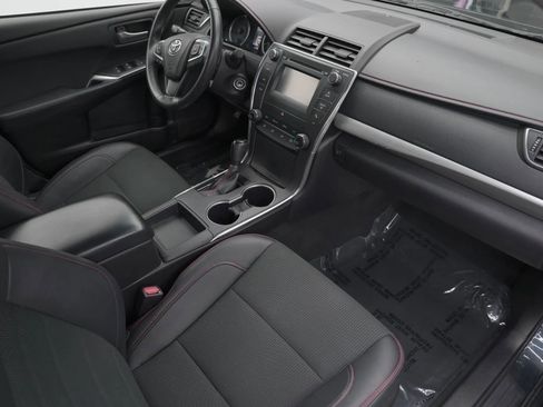 Used 2017 Toyota Camry SE image 8