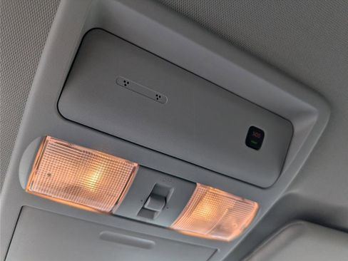 Used 2025 Nissan Frontier SV w/ SV Convenience Package image 22