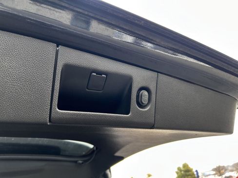 Used 2017 Cadillac Escalade Luxury image 17