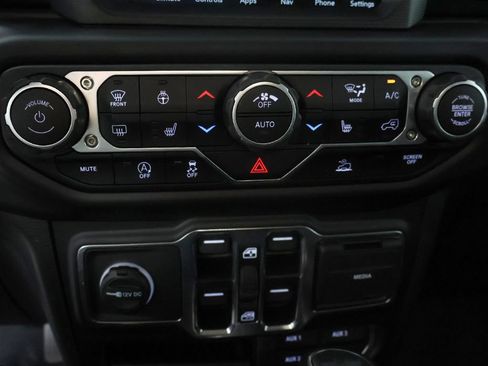 Used 2023 Jeep Wrangler Unlimited Sahara AWD/4WD image 43