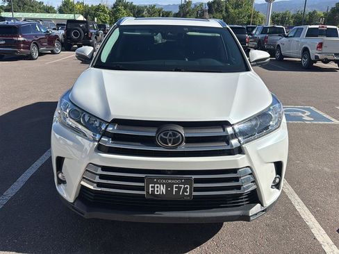 Used 2019 Toyota Highlander Limited Platinum AWD/4WD image 2