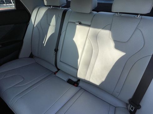 Used 2025 Hyundai Elantra Limited image 23