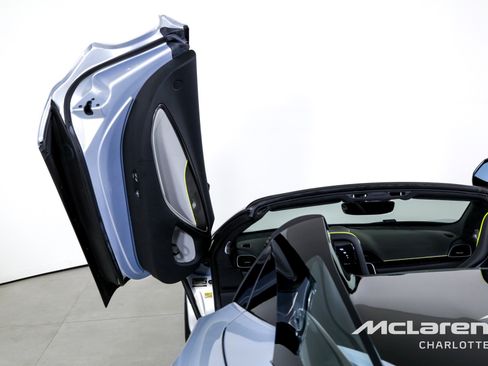 Used 2025 McLaren Artura Spider image 12