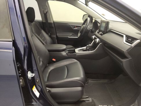 Used 2019 Toyota RAV4 XLE Premium FWD image 21