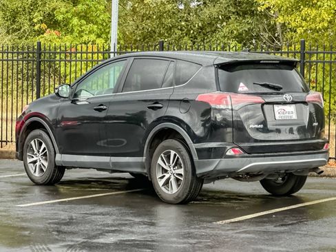 Used 2018 Toyota RAV4 XLE FWD image 5