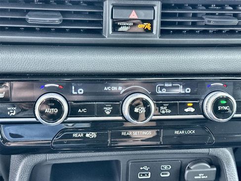 Used 2025 Honda Pilot EX-L image 28