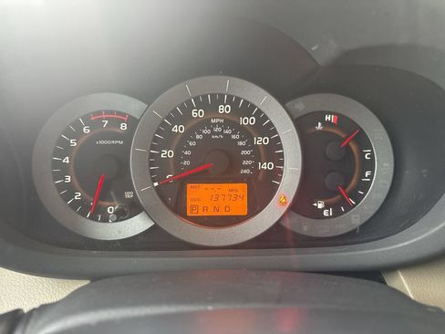 Used 2012 Toyota RAV4 FWD V6 w/ Upgrade Value Pkg image 11