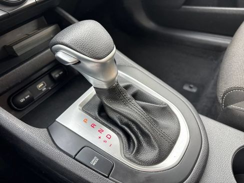 Used 2022 Kia Forte LXS FWD image 17