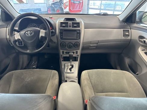 Used 2013 Toyota Corolla LE image 28