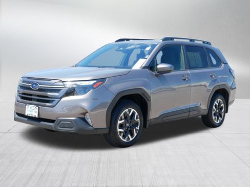 Certified 2025 Subaru Forester Premium AWD/4WD image 3
