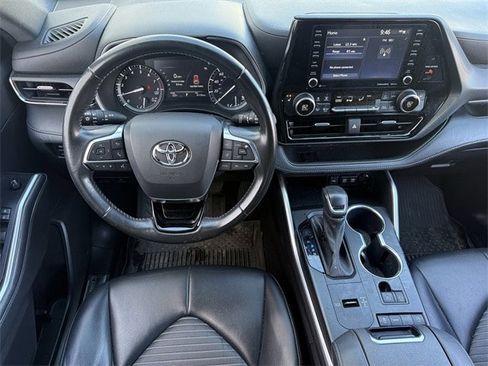 Used 2021 Toyota Highlander XSE image 11