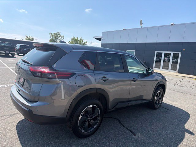 Used 2024 Nissan Rogue SV AWD/4WD image 5