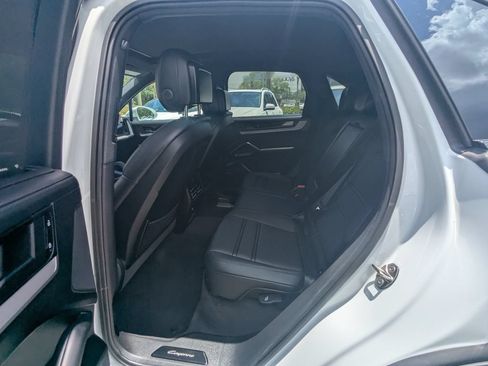 Used 2026 Porsche Cayenne AWD/4WD image 21