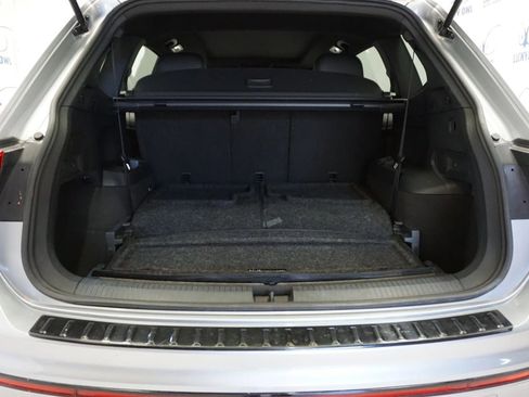 Used 2023 Volkswagen Tiguan SE R-Line FWD image 9