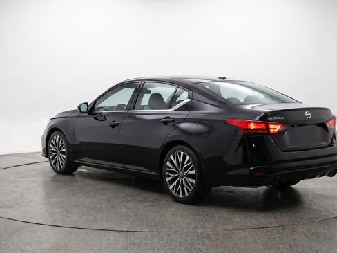 Used 2025 Nissan Altima 2.5 SV FWD image 6