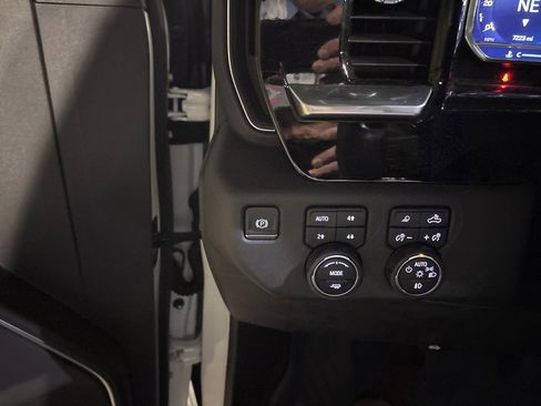 Used 2022 Chevrolet Silverado 1500 LTZ image 15