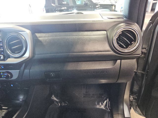 Used 2022 Toyota Tacoma Limited AWD/4WD image 37