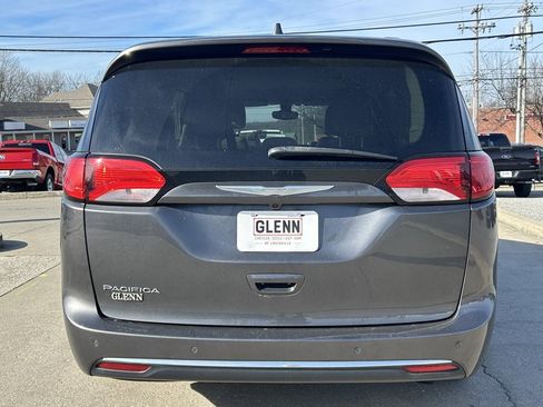 Used 2017 Chrysler Pacifica Touring-L Plus w/ Tire & Wheel Group image 7