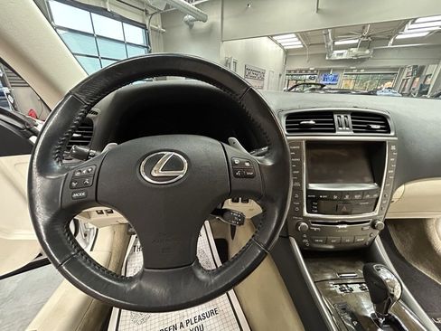 Used 2010 Lexus IS 250C image 9