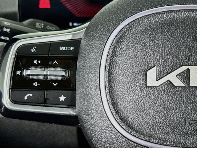 Used 2024 Kia Sorento LX FWD image 11