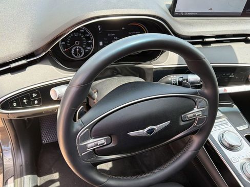 Used 2025 Genesis GV70 2.5T AWD/4WD image 13