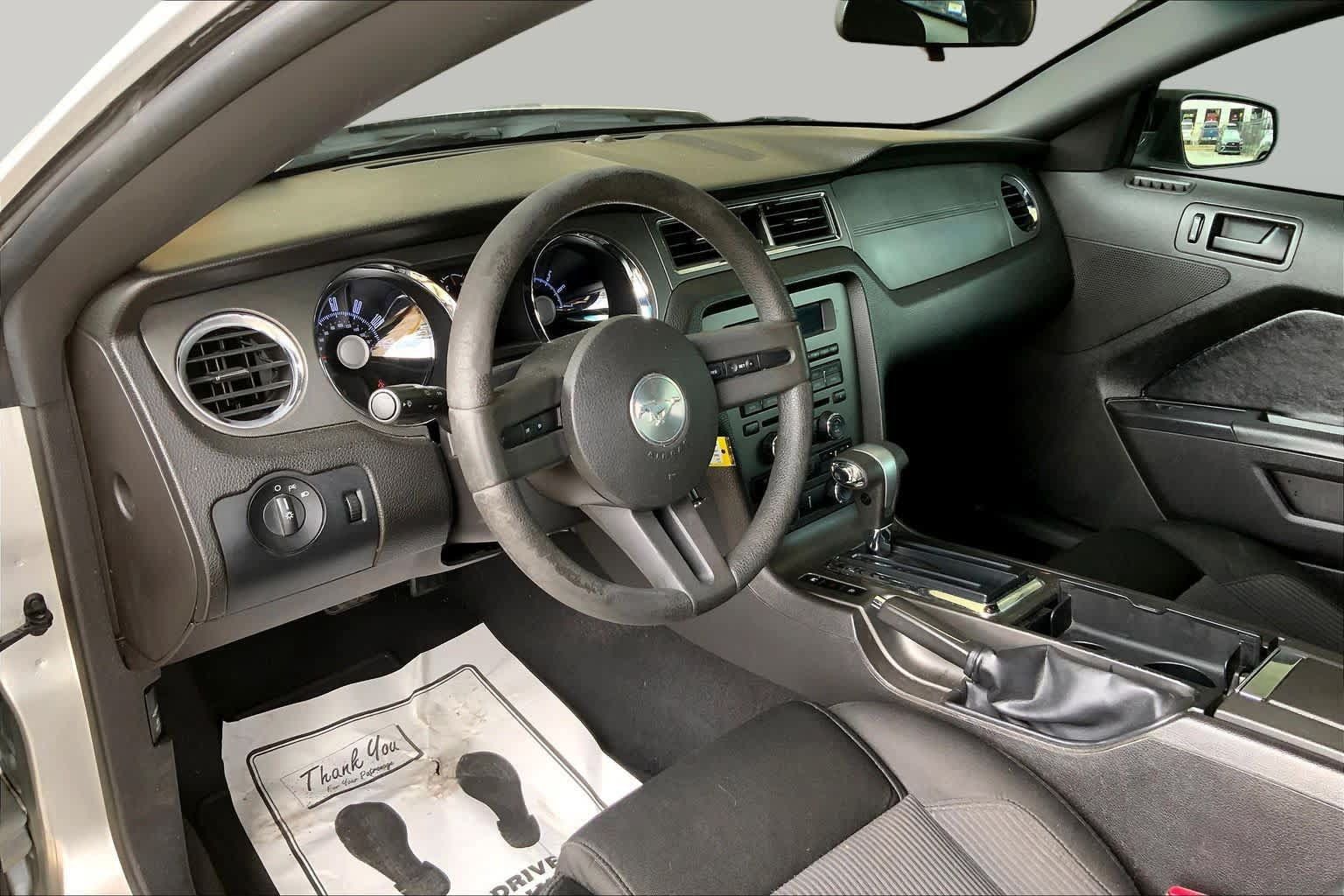 Used 2010 Ford Mustang Premium RWD image 13