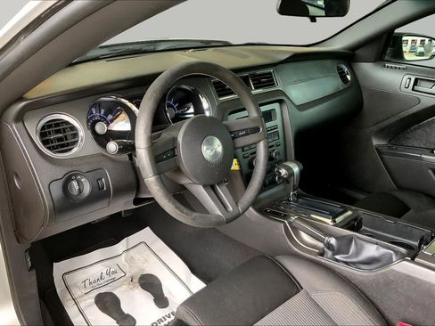 Used 2010 Ford Mustang Premium RWD image 13
