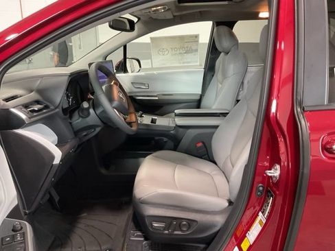 New 2026 Toyota Sienna XLE FWD image 18