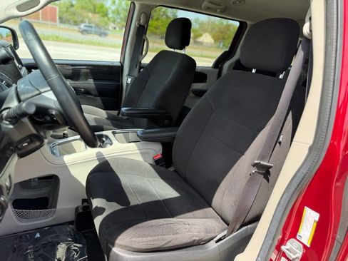 Used 2014 Dodge Grand Caravan SXT w/ UConnect Hands-Free Group FWD image 21