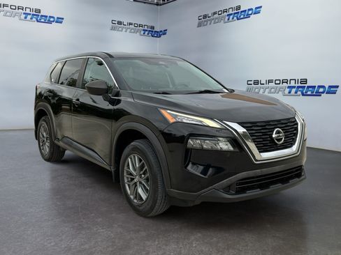 Used 2021 Nissan Rogue S FWD image 3
