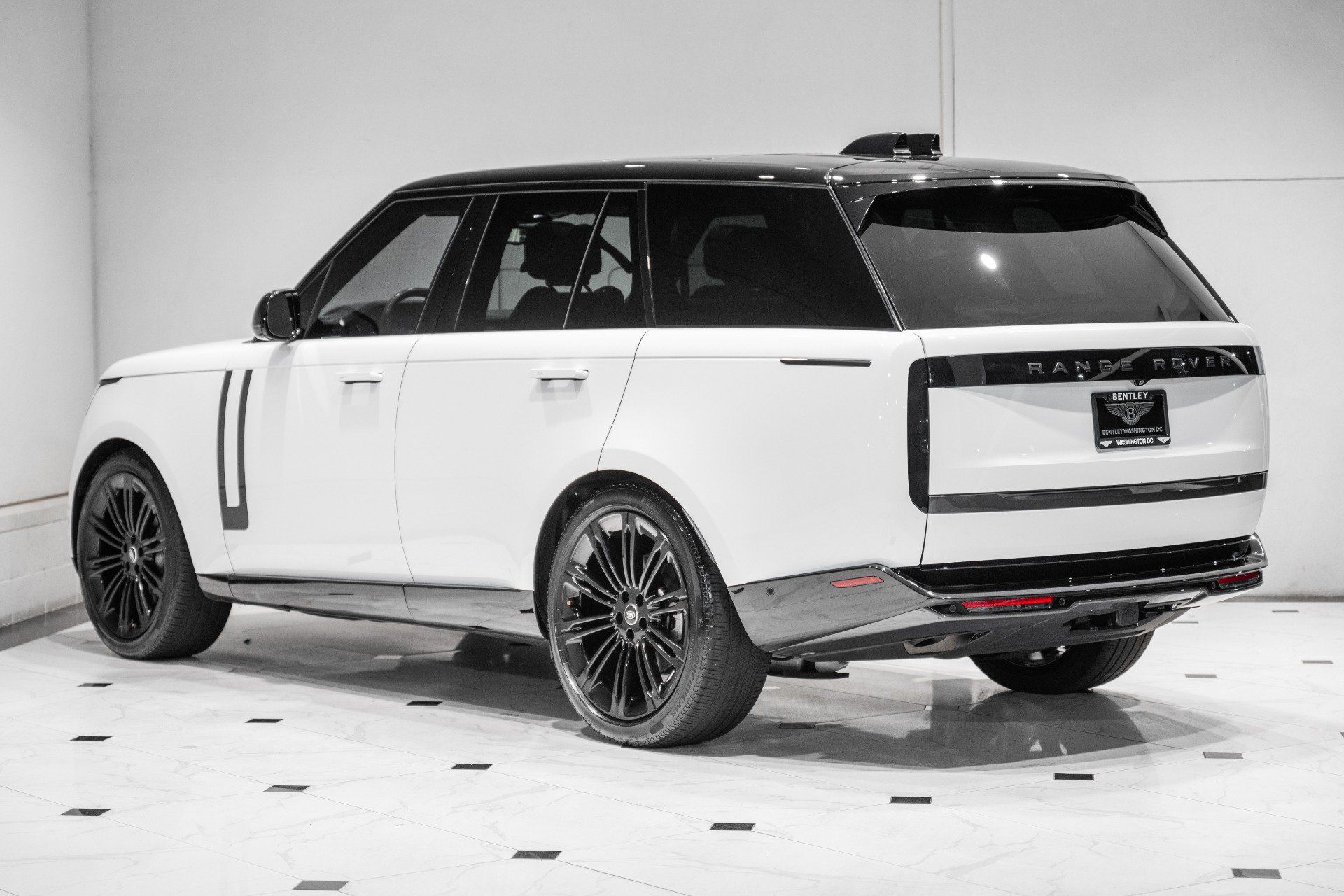 Used 2025 Land Rover Range Rover SE AWD/4WD image 7