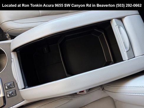 Used 2016 Toyota Highlander XLE AWD/4WD image 25