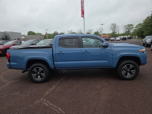 Certified 2019 Toyota Tacoma TRD Sport AWD/4WD image 2