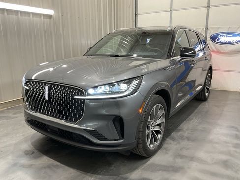 Used 2025 Lincoln Aviator Reserve w/ Luxury Package image 3