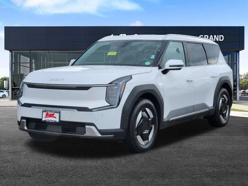 New 2026 Kia EV9 Wind AWD/4WD image 4