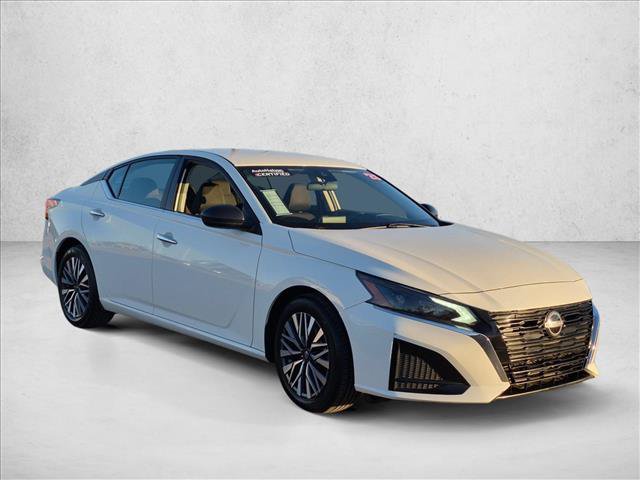 Used 2025 Nissan Altima 2.5 SV FWD image 3