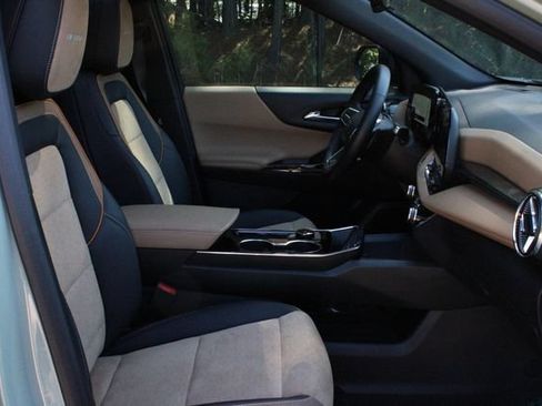 Used 2026 Chevrolet Equinox ACTIV w/ Safety and Technology Package FWD image 10