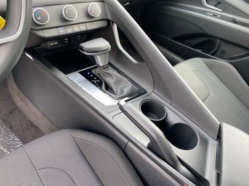 New 2026 Hyundai Elantra SE FWD image 13