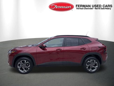 Used 2024 Chevrolet Trax LT w/ LT Convenience Package FWD image 11